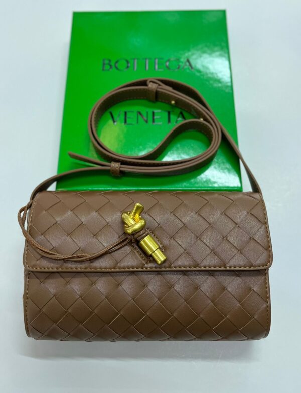 Bottega Veneta Intrecciato Crossbody Wallet Bag – Woven Leather Shoulder Bag