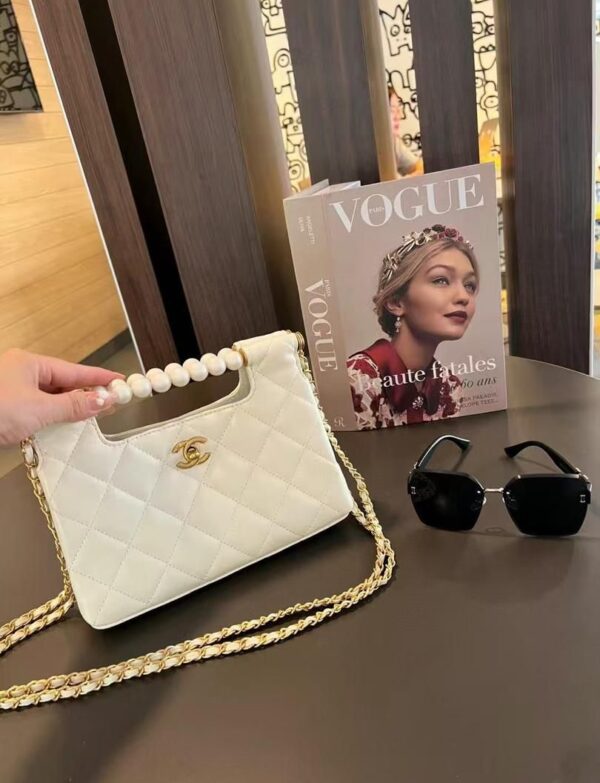 Chanel Pearl Handle Quilted Bag – Elegant Luxury Fashion